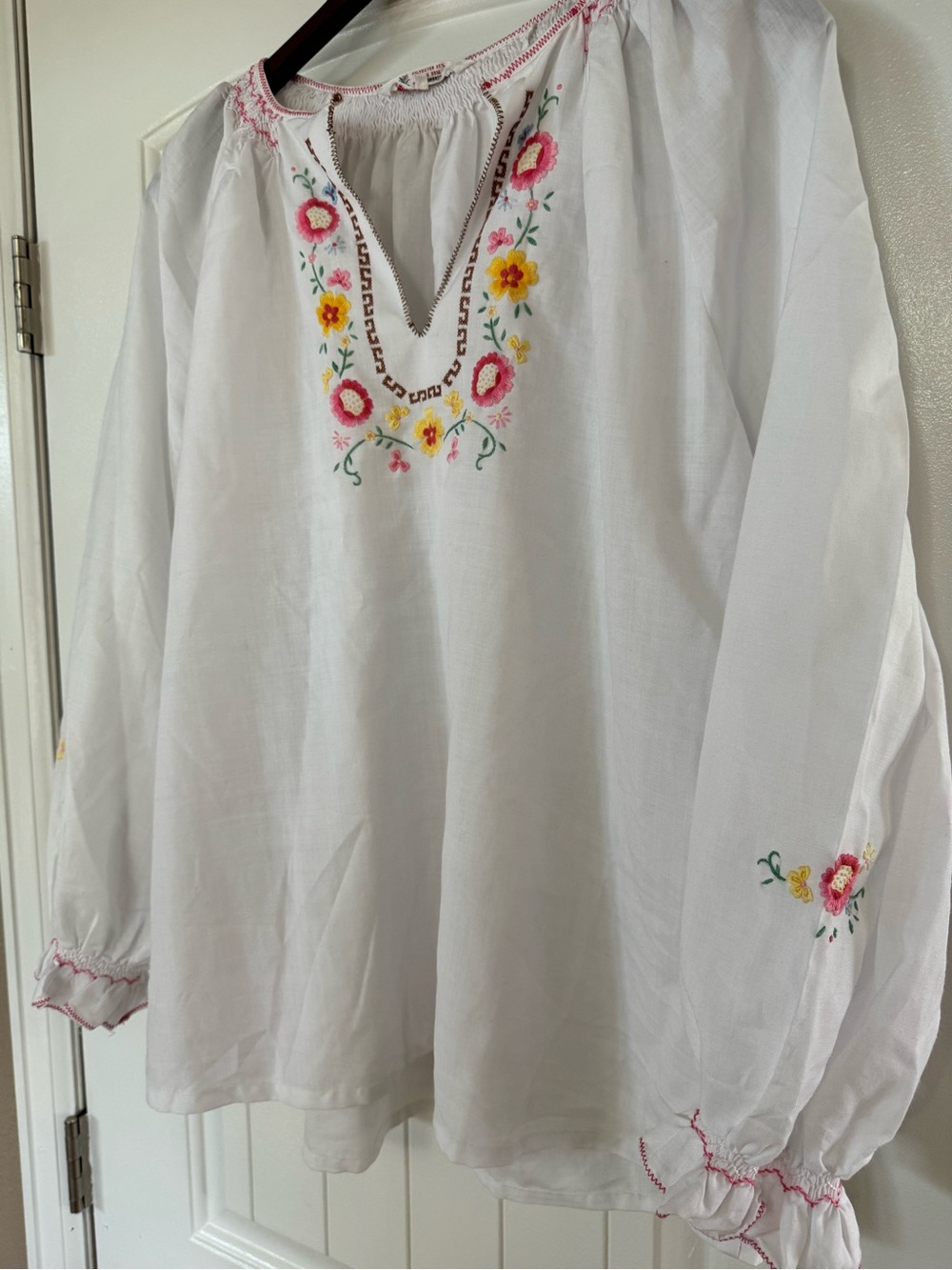 VTG Daffodil Smocked White Cottagecore Blouse Hand Embroidered Floral Sz 44